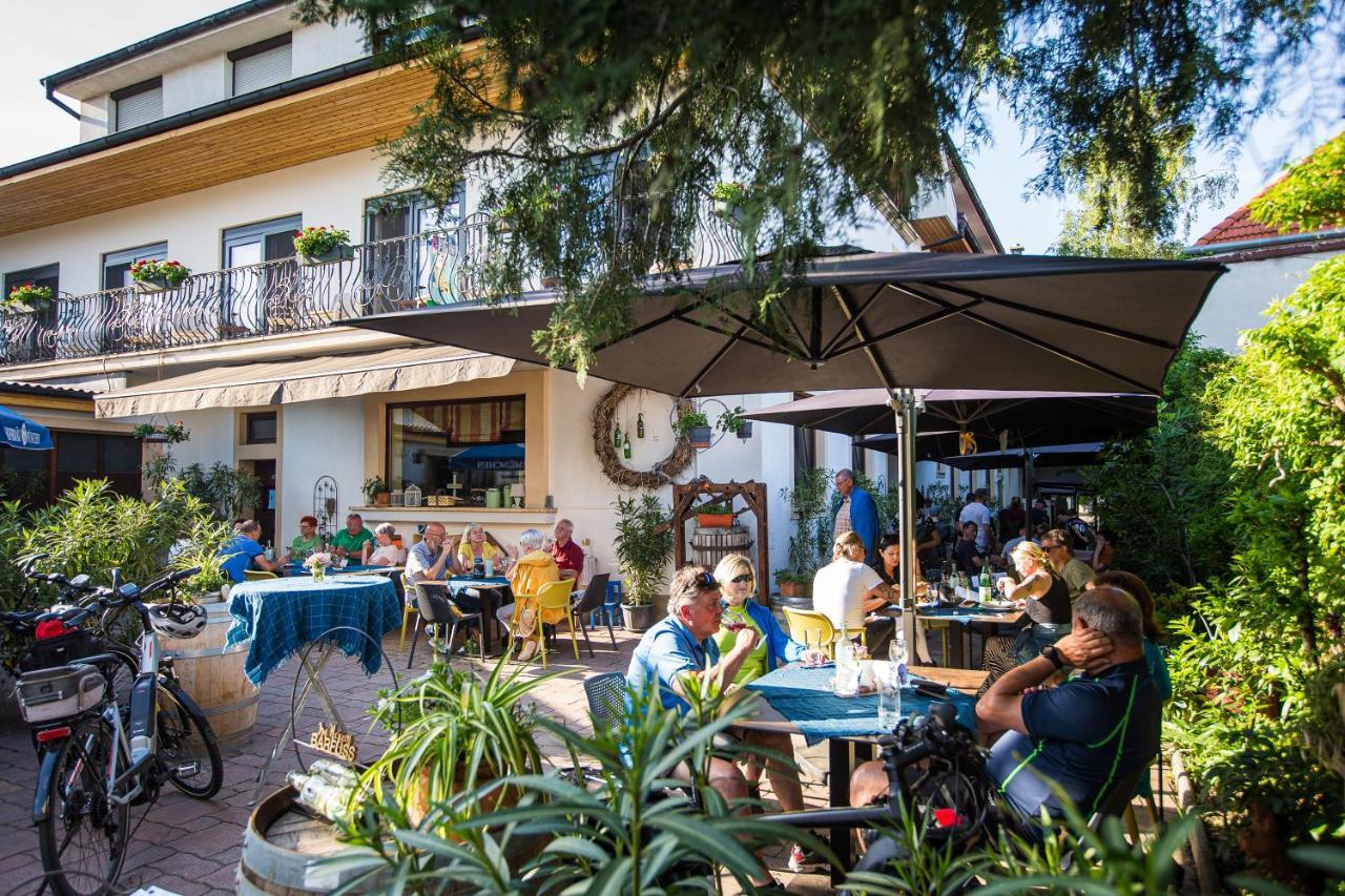 Pension Julia & Haus Elisabeth - Wallner'S Hofheuriger & Weinhof Mörbisch am See Eksteriør billede