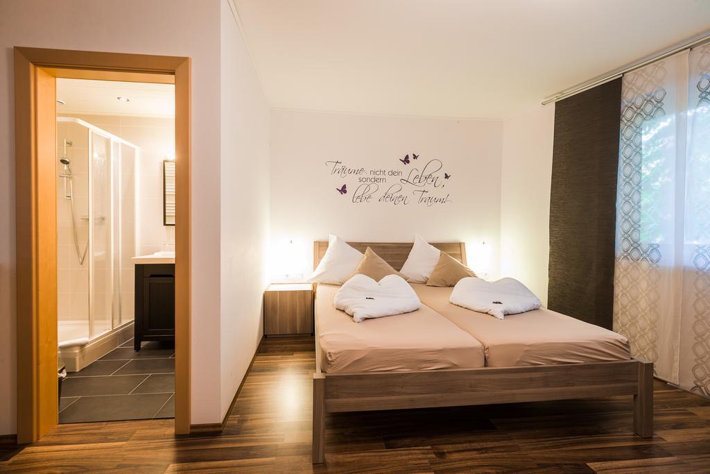 Pension Julia & Haus Elisabeth - Wallner'S Hofheuriger & Weinhof Mörbisch am See Eksteriør billede