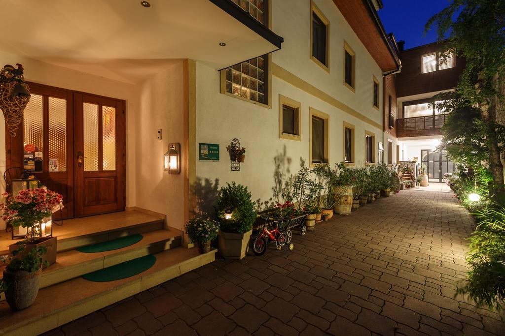 Pension Julia & Haus Elisabeth - Wallner'S Hofheuriger & Weinhof Mörbisch am See Eksteriør billede